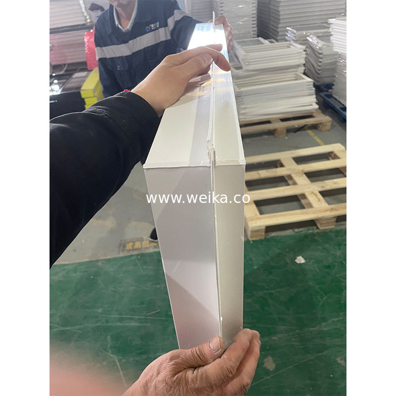 14 anni di esperienza nella produzione di finestre UPVC single hang e scorrevole verticale con inclinazione
