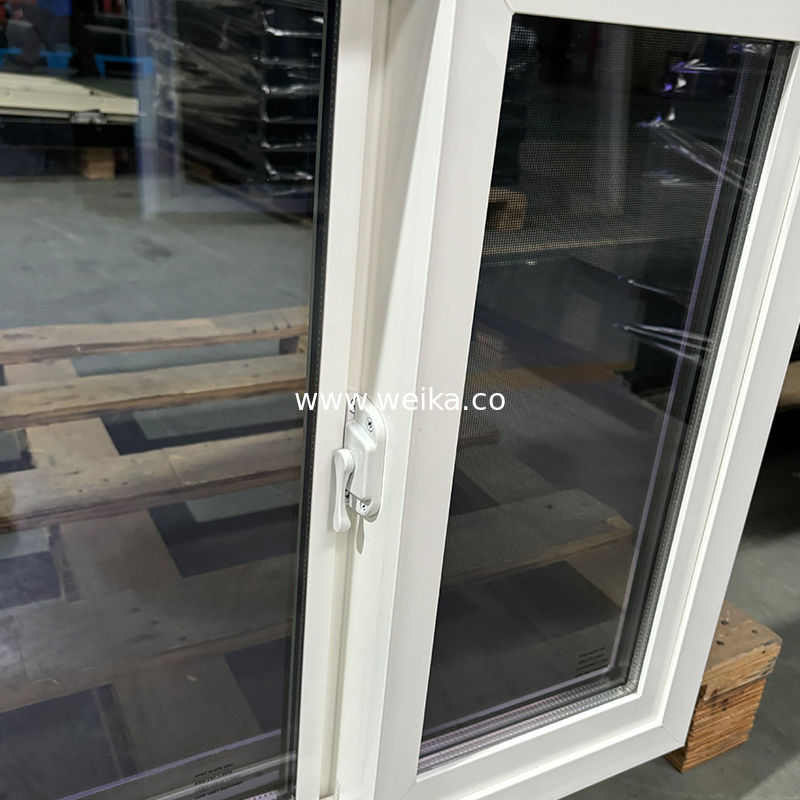 Finestra scorrevole in UPVC a cornice nera e sottile per pareti divisorie di uffici minimalisti