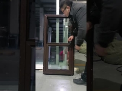 Che cosa sembra meglio, finestre appese in PVC marrone o nero?